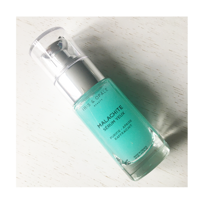 Pierre de Malachite sur fond blanc