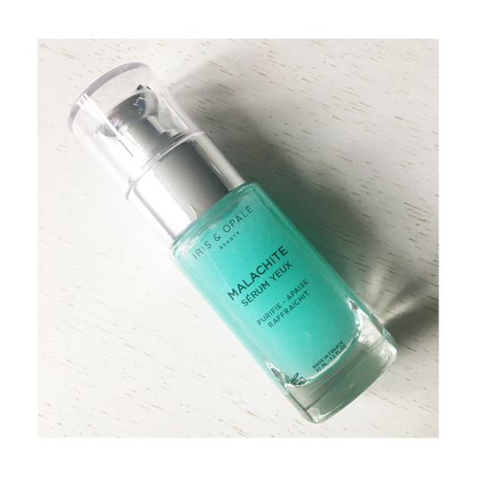 Pierre de Malachite sur fond blanc